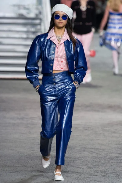 Look 49